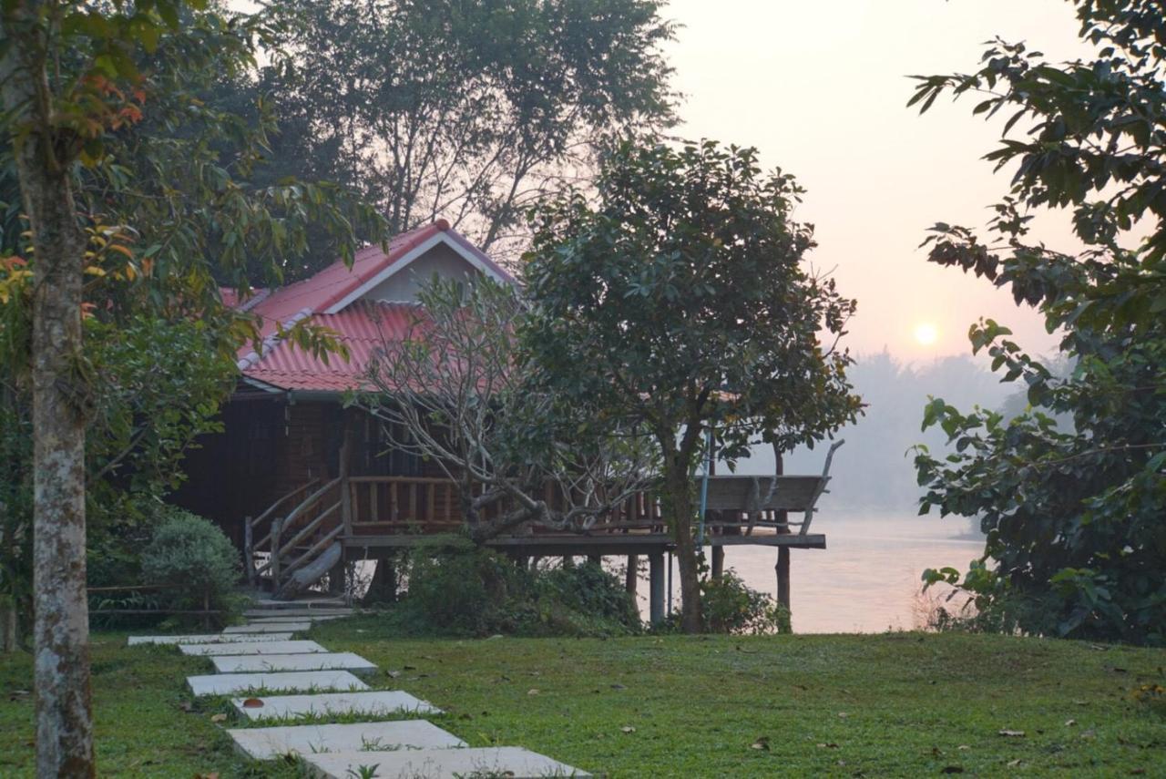 Baanrai Khunya บ้านไร่คุณย่า Sai Yok Exterior photo