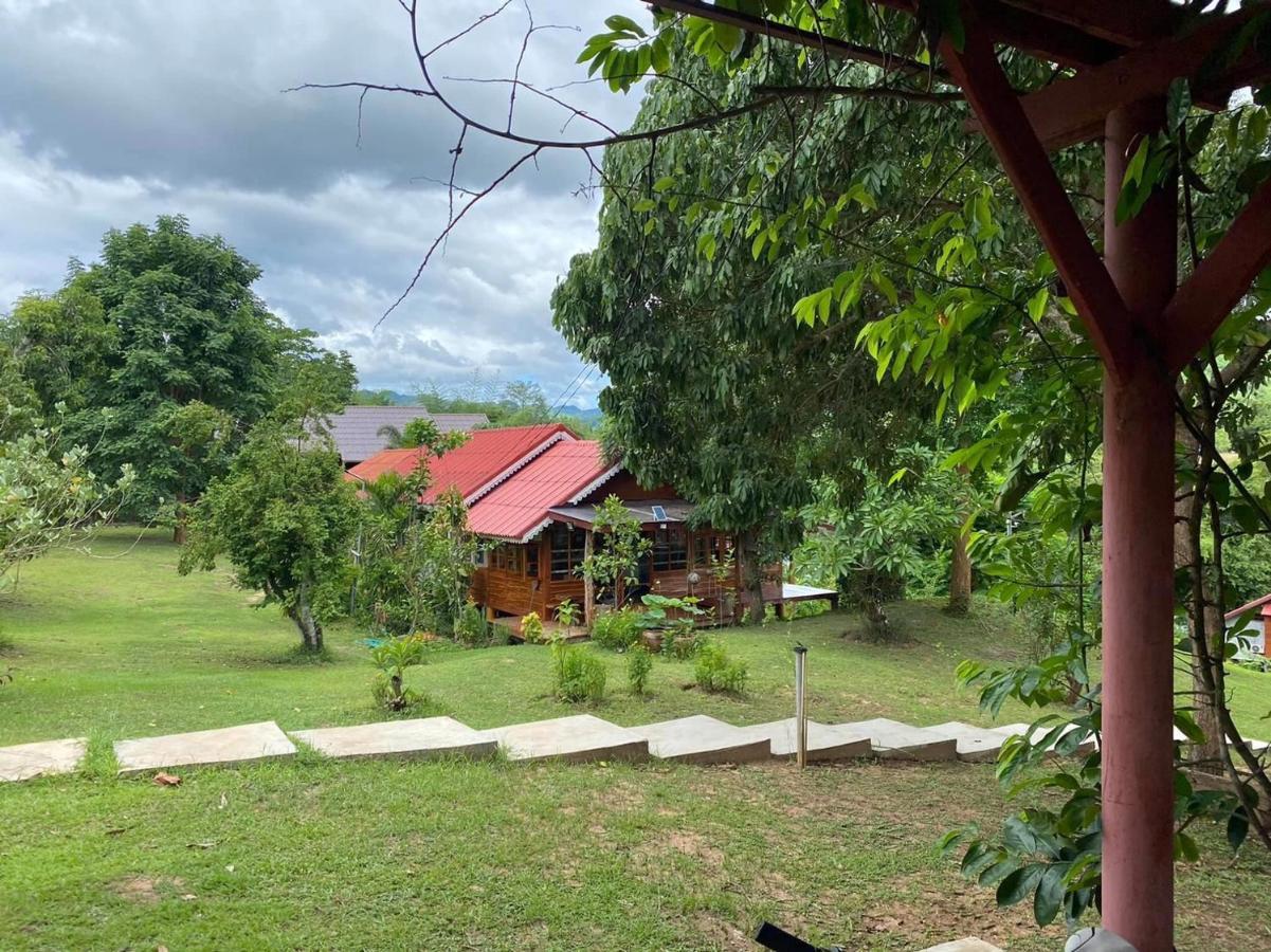 Baanrai Khunya บ้านไร่คุณย่า Sai Yok Exterior photo