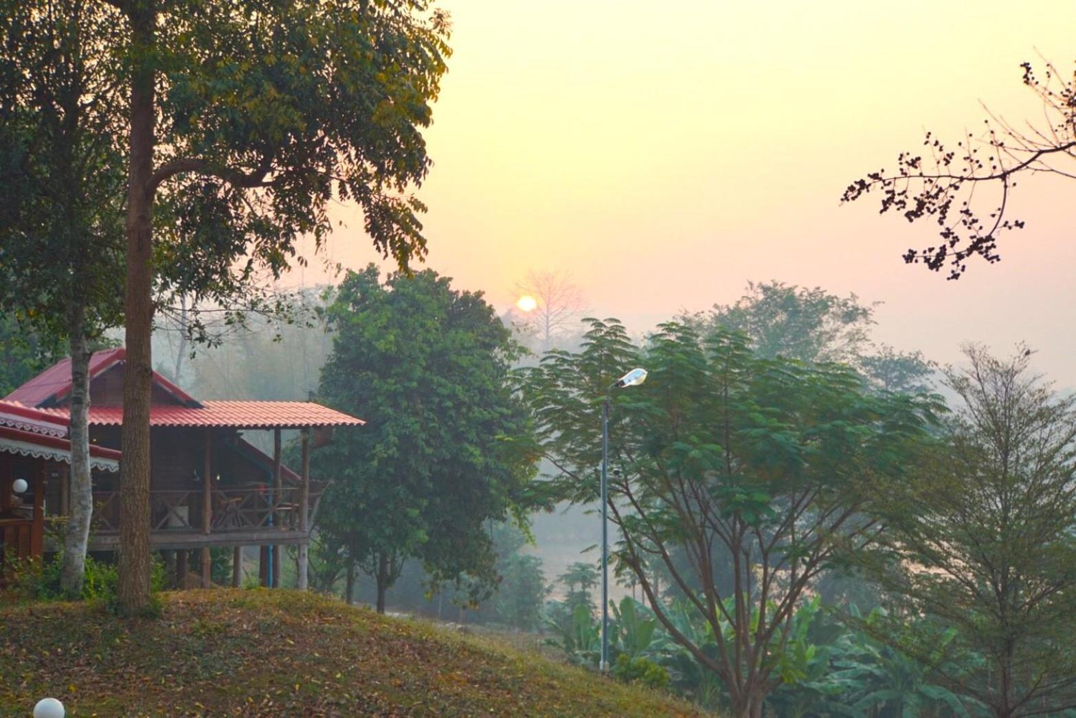 Baanrai Khunya บ้านไร่คุณย่า Sai Yok Exterior photo